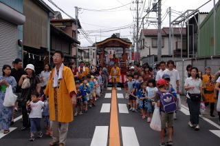 山車を引くのは小さな子ども達