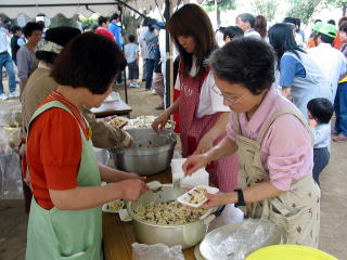 非常食の炊き出しの写真