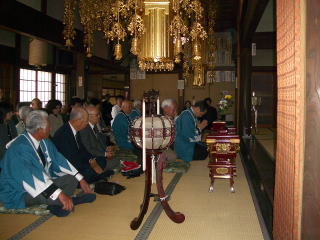 流長寺での法要の写真