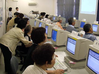 和気あいあいとした様子の写真