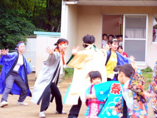 よさこい節の披露の写真