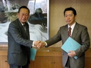 江戸川大学の太田次郎学長と市長の写真