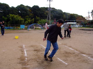 お父さんも反復横とびを頑張ります